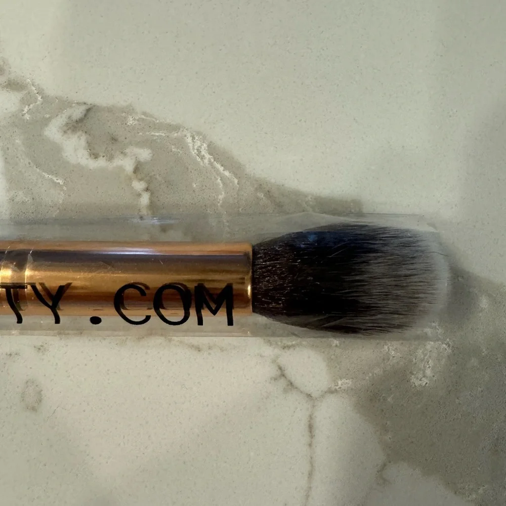 🌸5/$25🌸 Luxie tapered highlighter brush